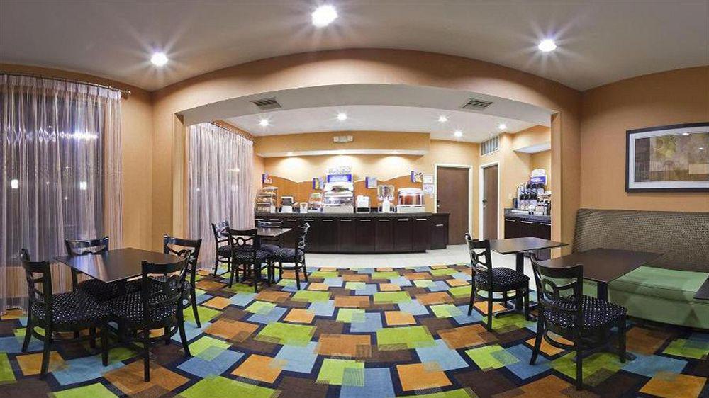 Holiday Inn Express Arlington Interstate 20 Parks Mall By Ihg Extérieur photo